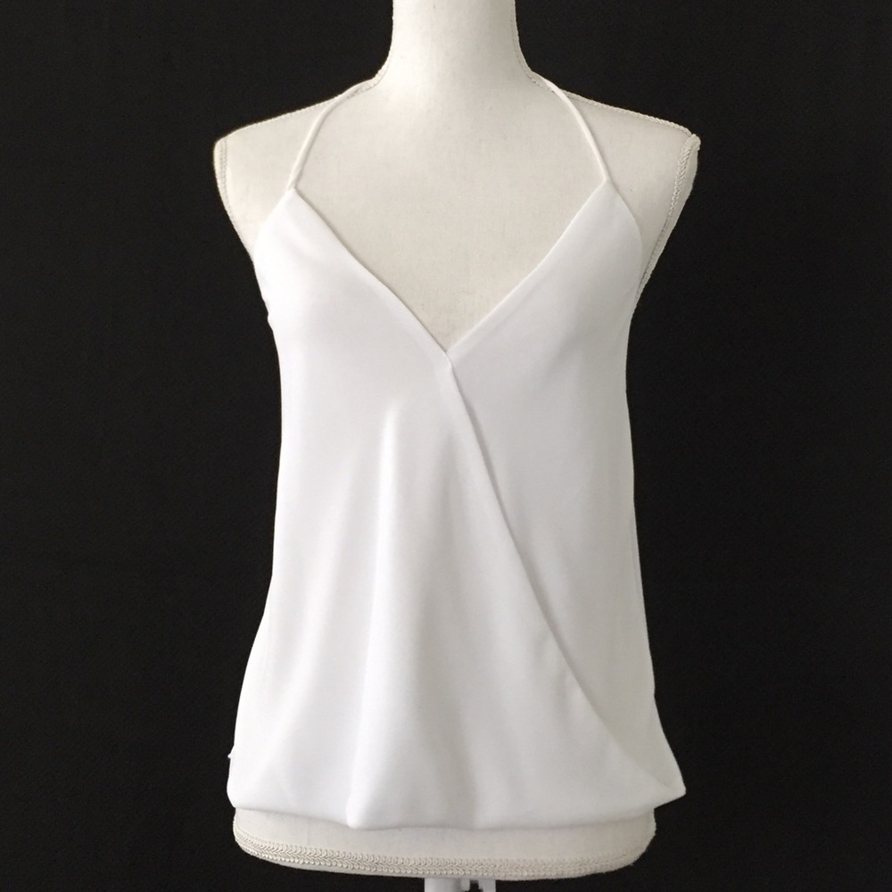 NWT. CHARLOTTE RUSSE White halter top. Sz S